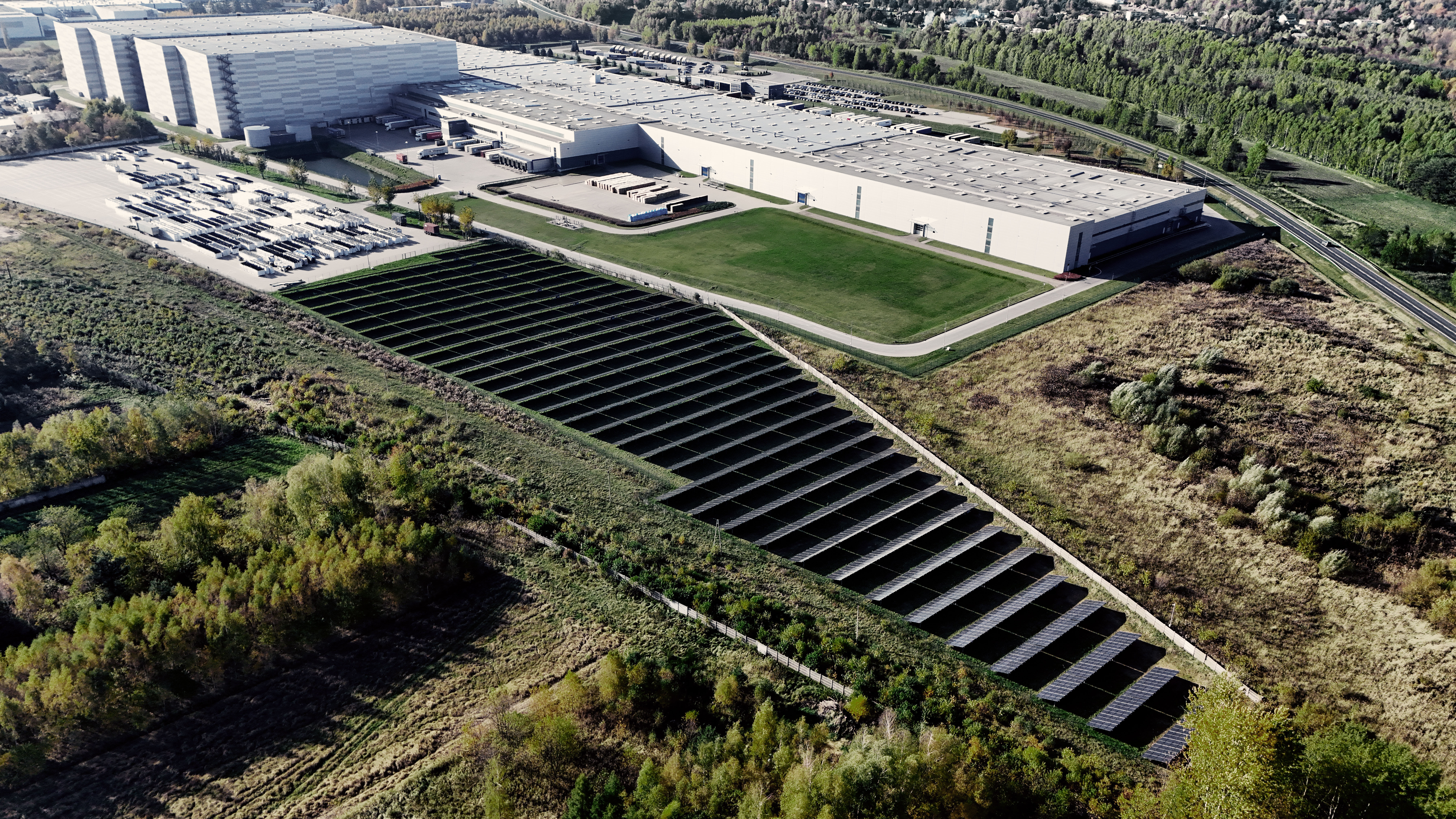 Φωτοβολταϊκό σύστημα στην οροφή του Κέντρου Διανομής Zarrentin Φωτοβολταϊκό σύστημα στην οροφή του Κέντρου Διανομής Zarrentin